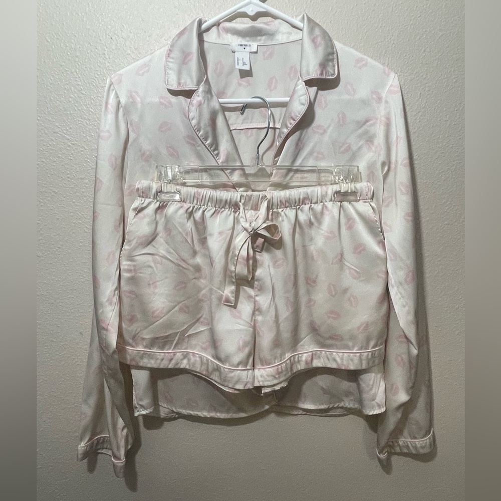 Forever 21 Cream and Pink Lip Print Pajama Set